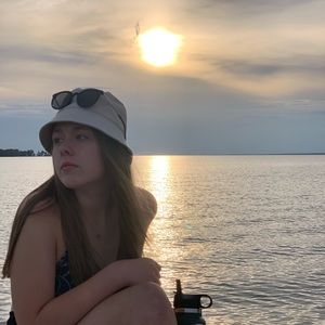 Meet your Posher, Alexis